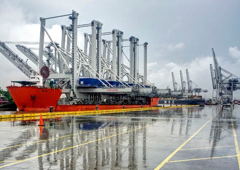 Ship-to-Shore Gantry Cranes image