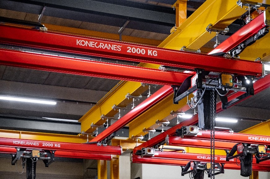 Variable Einsatzmöglichkeiten des Konecranes Zweiträger-Hängekrans durch modularen Systembaukasten 