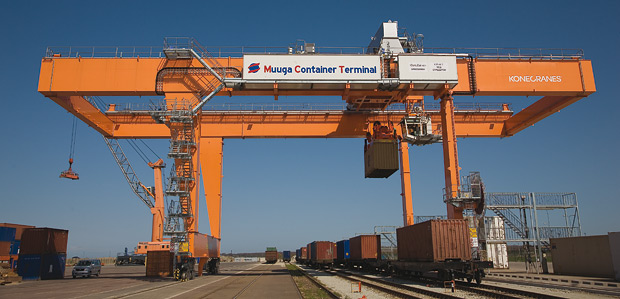 Schienengebundener Portalkran zum Transport von Containern