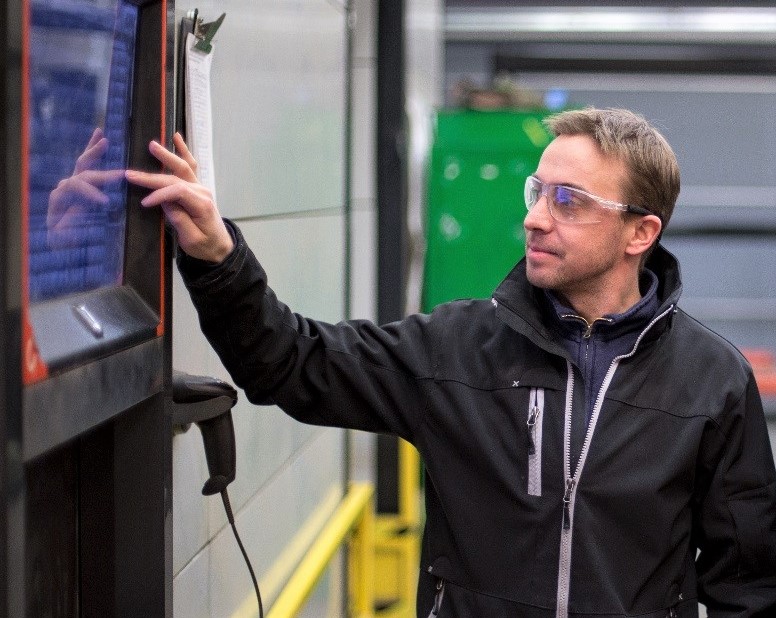 Ei meillä olisi näitä järjestelmiä, elleivät ne hyödyttäisi, sanoo Agronicin toimitusjohtaja Mauri Autio Agilon käyttöpisteeellä