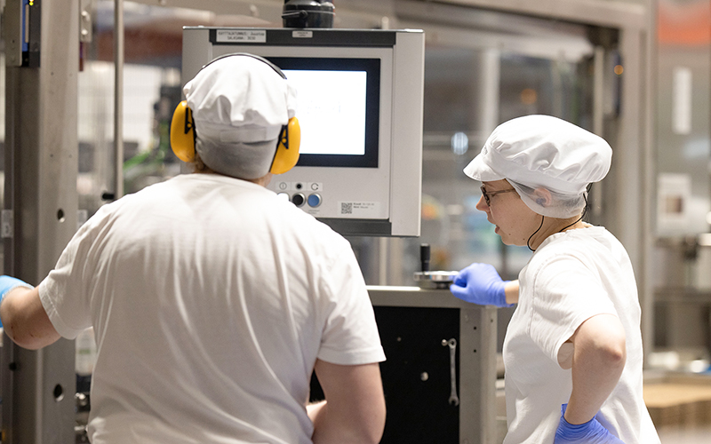 Juustoportti dairy workers