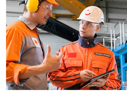Konecranes expert and customer with tablet
