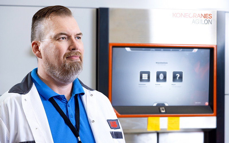 Sami Vesavuori from ABB DS with their Agilon system