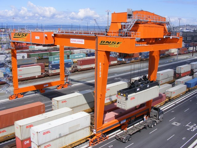 Port, Shipyard and Container Handling Cranes | Konecranes.com - 640 x 480 jpeg 104kB