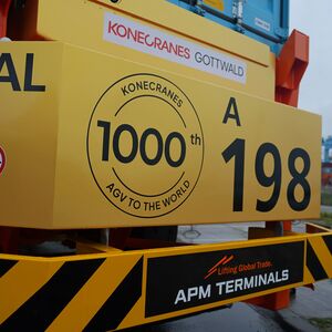 1000th AGV Handover Ceremony APMTMVII-Konecranes_5.jpeg