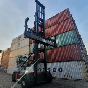 EMPTY CONTAINERS READY FOR FILLING_image