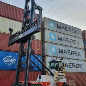 EMPTY CONTAINERS READY FOR FILLING_image