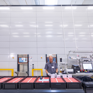 Agilon workstation with a pick-to-light picking table at ABB Distribution Solutions.