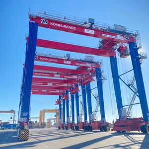 Konecranes CSP Valencia hybrid RTGs.jpg
