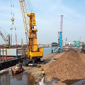 Konecranes Gotwald Mobile Harbor Crane at Margehera Port.jpg