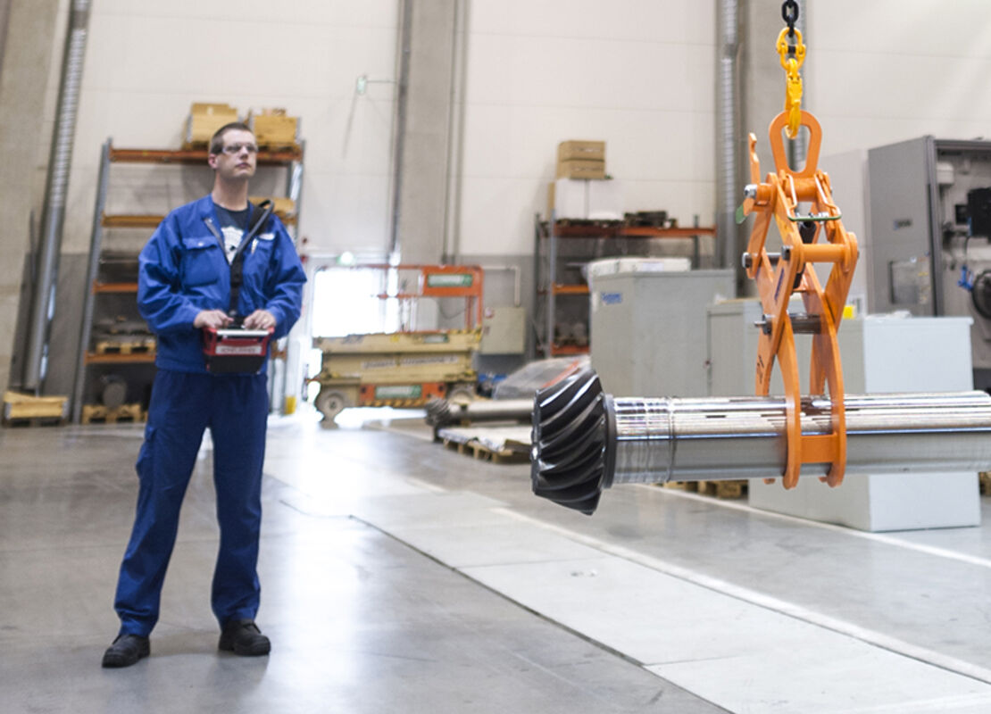 Six reasons to switch to radio controls for cranes Konecranes