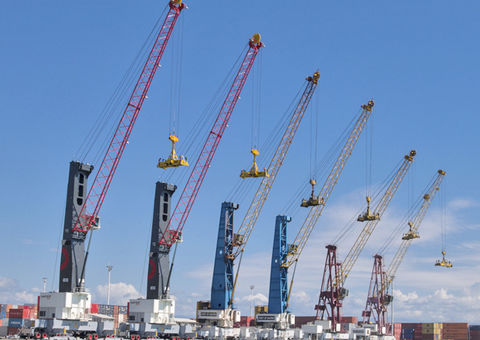 Mobile harbor cranes image