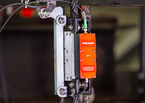 TRUCONNECT Wire Rope Monitoring sensor on rope
