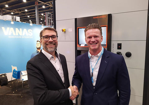 Konecranes Agilon's Vesa Hämetvaara and Vanas Engineering's Andy Van Mieghem shaking hands at Logistica Next 2022 trade fair