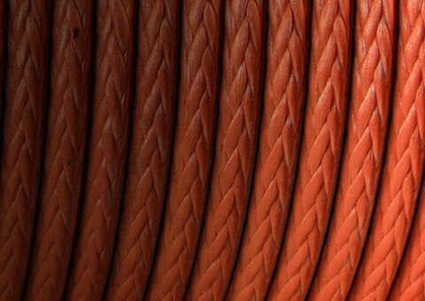 Synthetic rope on a crane drum