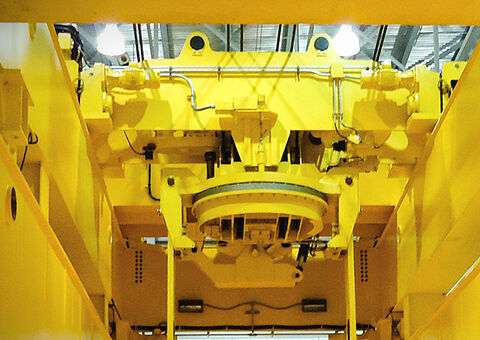 Nuclear cask handling crane