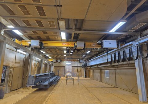 Low‑emission steel girders
