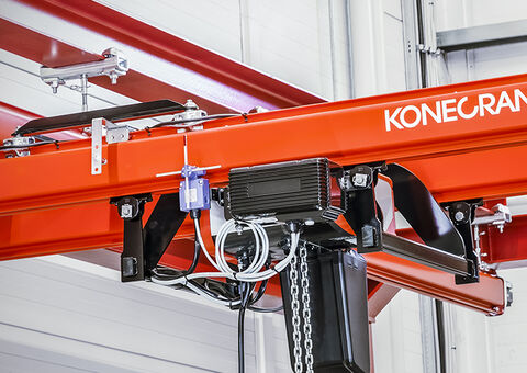 Konecranes KBK workstation crane in engine overhaul center