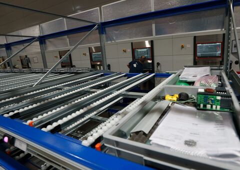 Light-guided picking from Agilon to flow racks