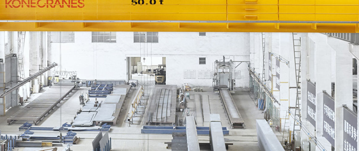 EOT crane in factory