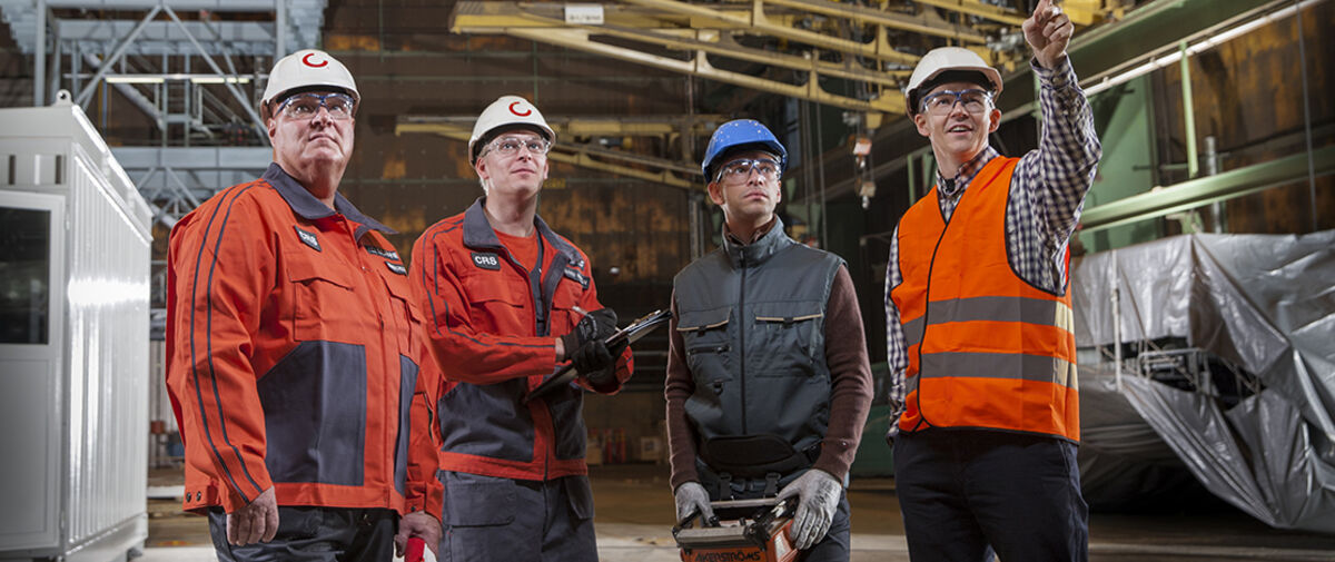 Konecranes experts consult with customers on site