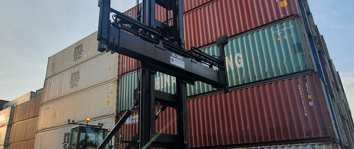 EMPTY CONTAINERS READY FOR FILLING_image