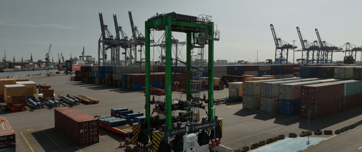 Konecranes straddle carrier HHLA Vincent Wolff