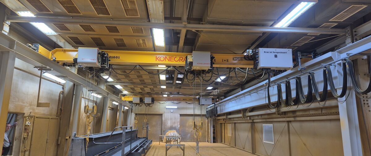 Low‑emission steel girders