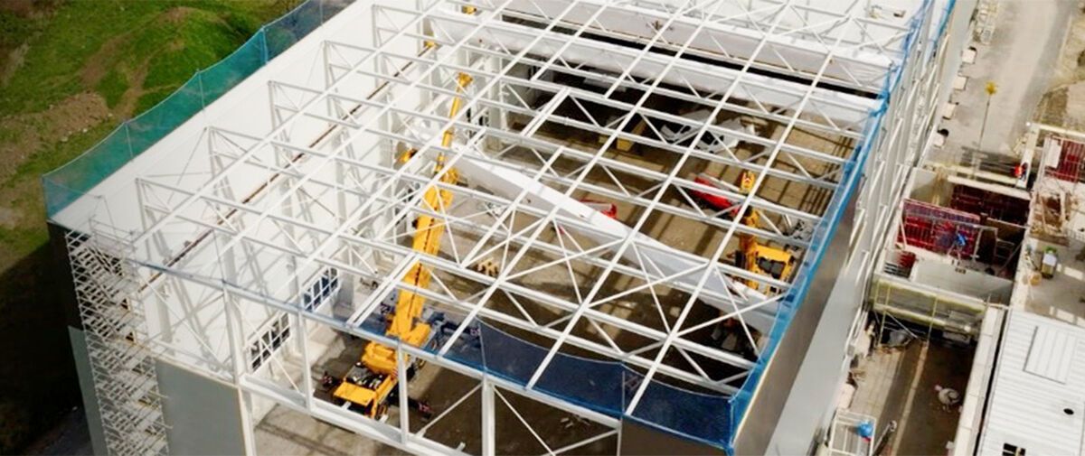 Heavy duty cranes being installed in FUCHS facility