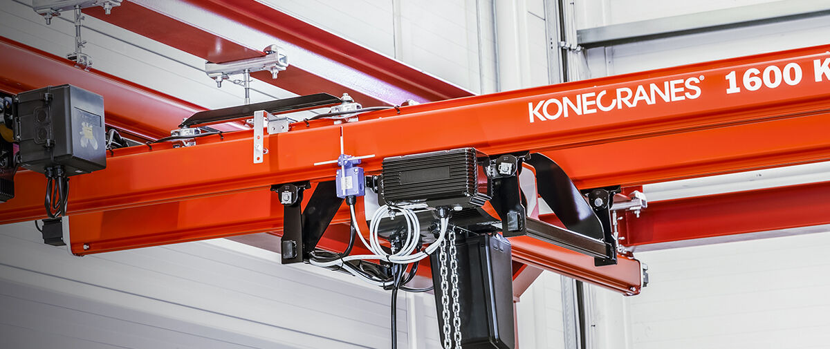 Konecranes KBK workstation crane in engine overhaul center