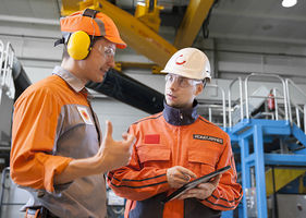 Konecranes expert with customer and tablet