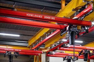 Variable Einsatzmöglichkeiten des Konecranes Zweiträger-Hängekrans durch modularen Systembaukasten 