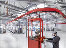 Modulares Konecranes KBK Hängebahn-System mit Kurven und Weihen für automatisierten Materialfluss
